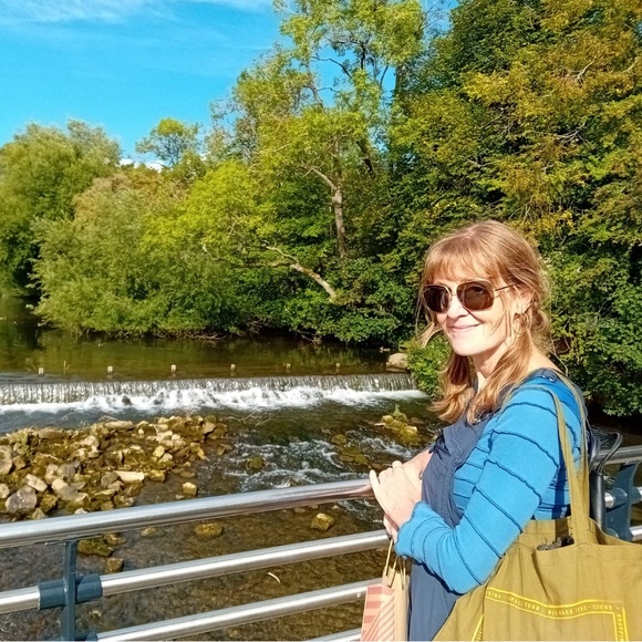 Meet your Posher, Alison - Picture 1 of 1